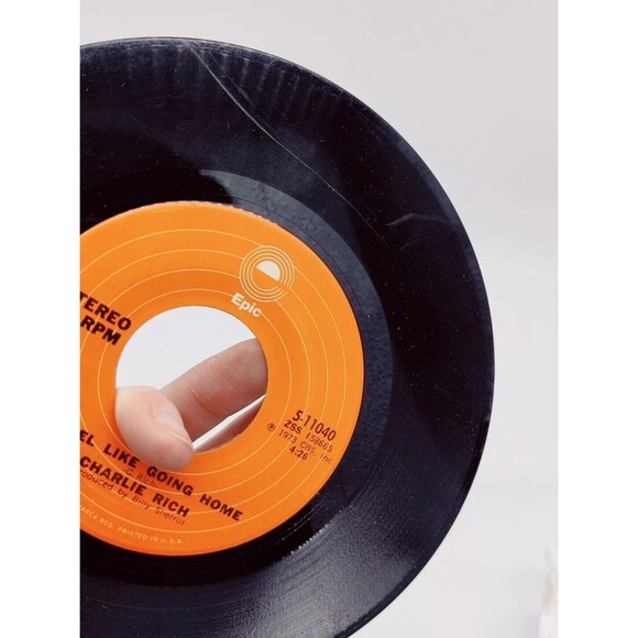 Vintage 1973 Charlie Rich I Feel Like Going Home Epic Record 45 RPM 7” RC401 70s - Picture 7 of 9